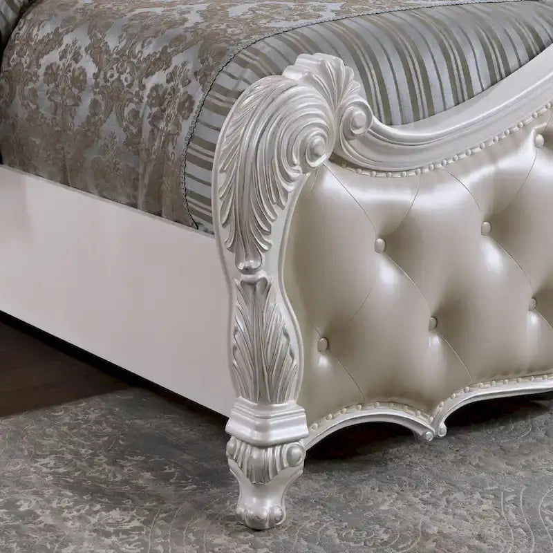Traditional 3-Piece Solid Wood Bedroom Set - 1 Bed & 2 Nightstands, Button-Tufting, Nailhead Trim, Cedarwood Drawers